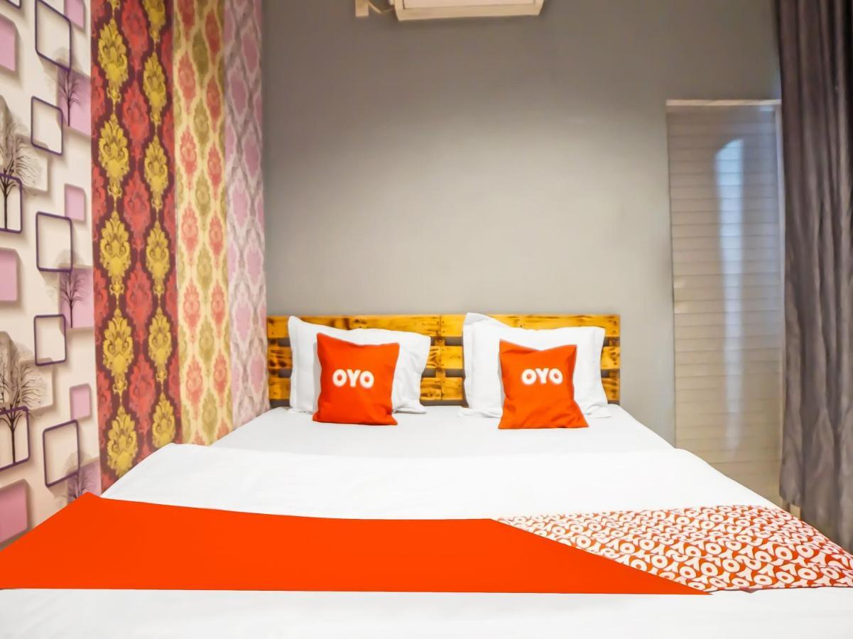 OYO 990 Stadion Residence Syariah Medan Exterior foto